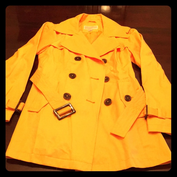 Michael Kors yellow trench coat - Picture 2 of 6
